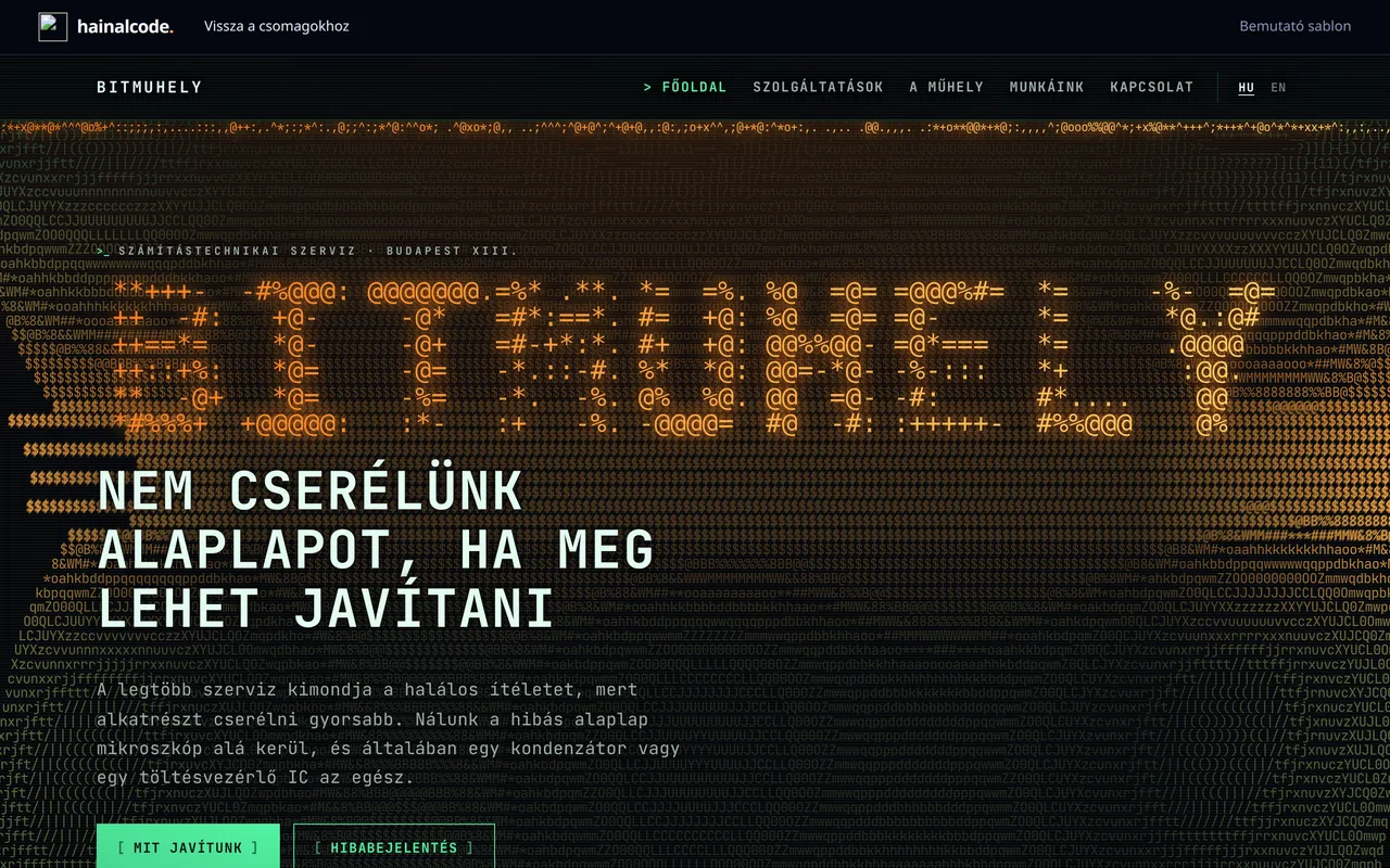 A retró terminál sablon főoldala zöld foszfor színnel és ASCII-háttérrel